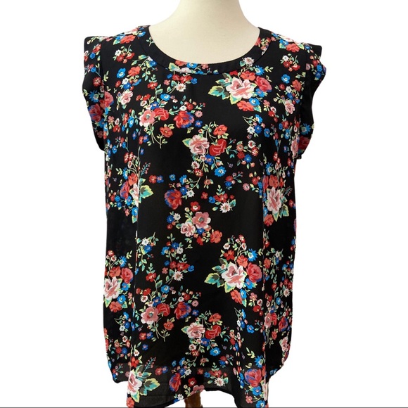 Pleione Tops - Pleione black and floral cap sleeve blouse medium like new